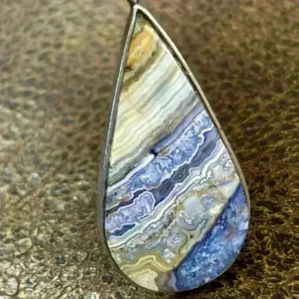 Polished Indonesian agate pendant